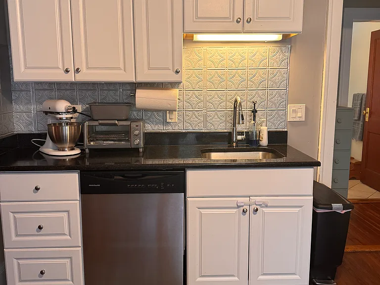 275 Whiting Ln — Photo 8