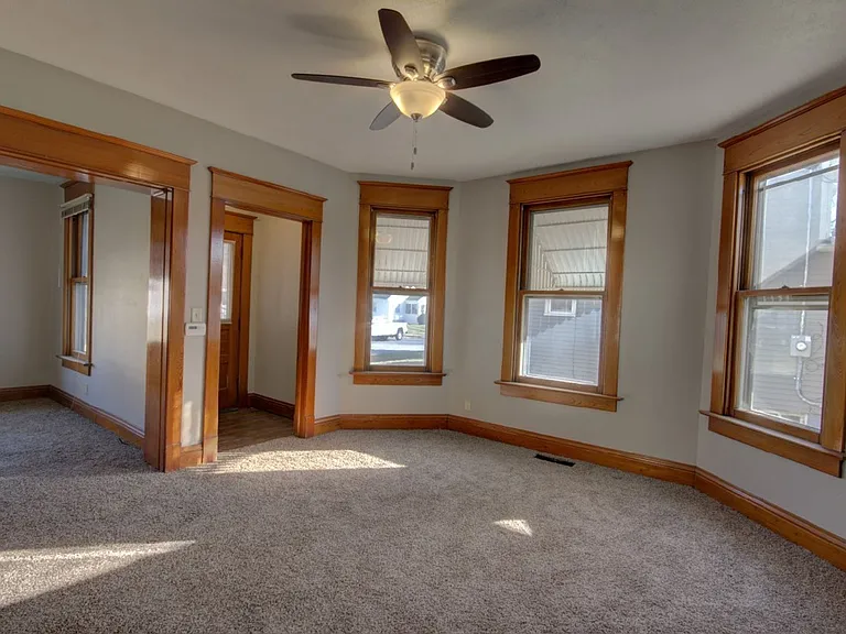 514 S Clark St — Photo 25