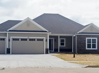 1627 Fox River Run, Mukwonago, WI 53149