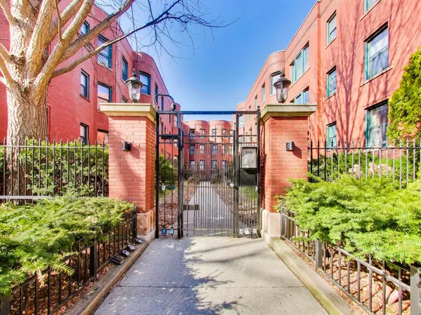 832 W Lakeside Pl APT 3N, Chicago, IL 60640