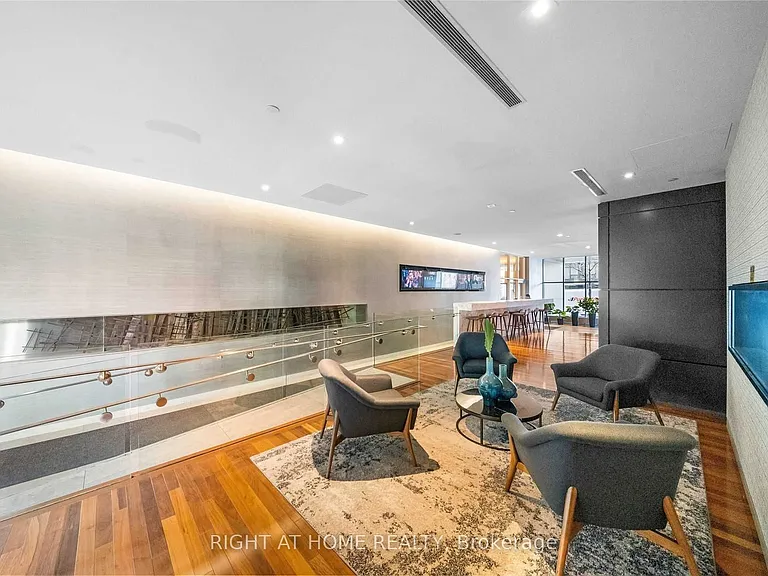 25 Telegram Mews #1005 — Photo 2