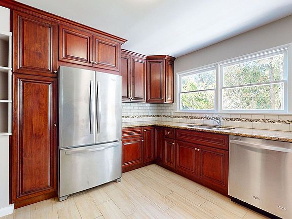 5th image of 4545 Elinora Ave