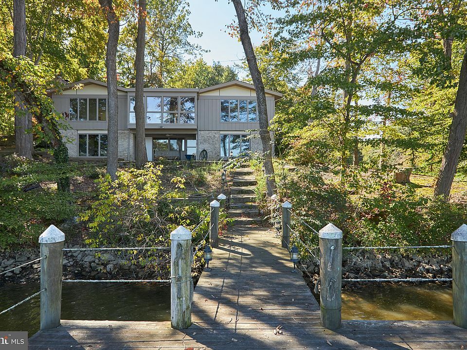 1st image of 3000 Cunningham Dr