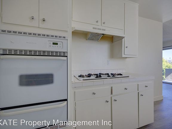 4th image of 347 Westminster Ave Unit 13