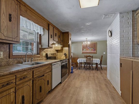 4th image of 49 Francine Rd