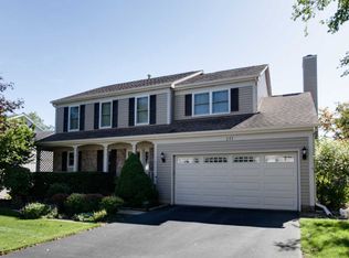 277 Bingham Cir, Mundelein, IL 60060