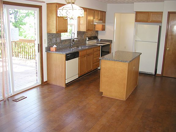 3rd image of 6026 Glenn Trace Ln