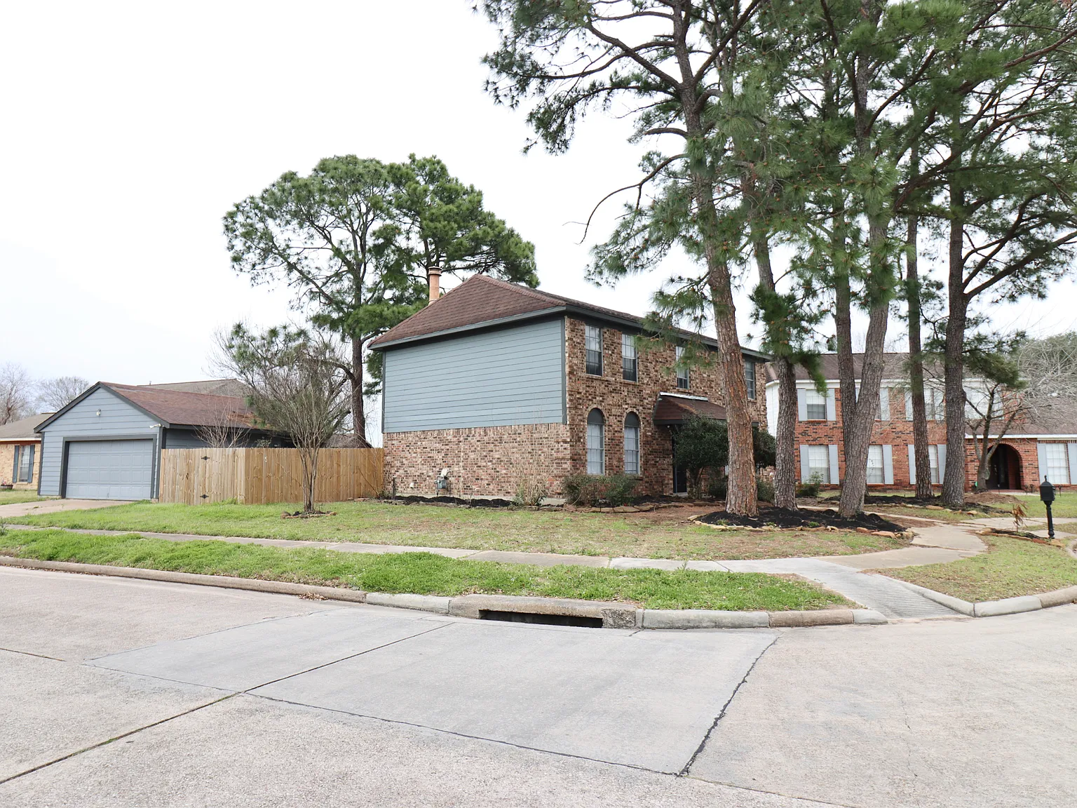 4 bed, 2296 sqft, $2,400 — Photo 3