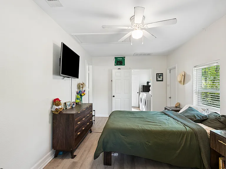 2821 S Hills Ave — Photo 20
