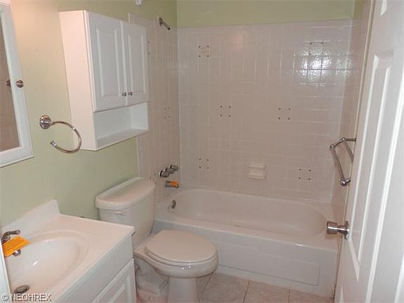 4th image of 4609 Cox Dr #B