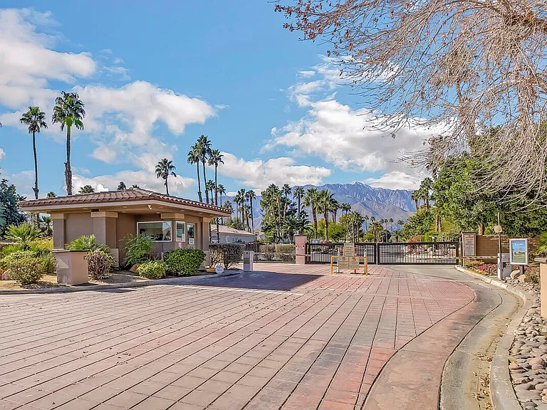 67361 N Laguna Dr — Photo 34
