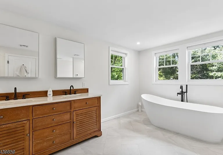 12 Forest Ave — Photo 40