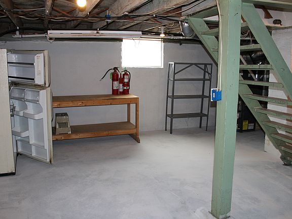4th image of 151 Bellaire Ave