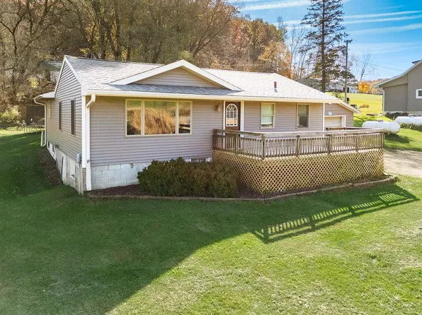 S6220 State Highway 154, Hillpoint, WI 53937