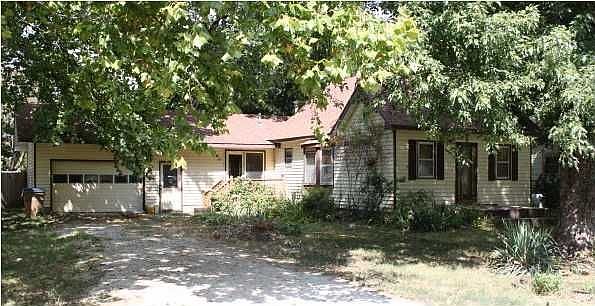 1st image of 307 N Pecan St