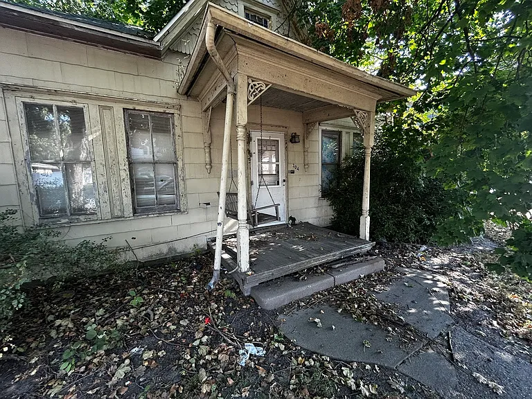 304 N Spruce St — Photo 39
