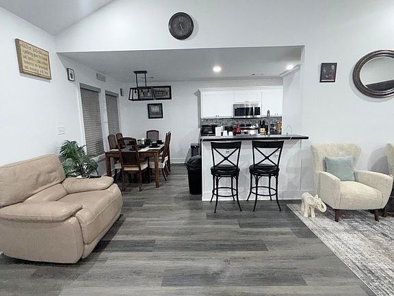 3rd image of 3887 Abby Ln