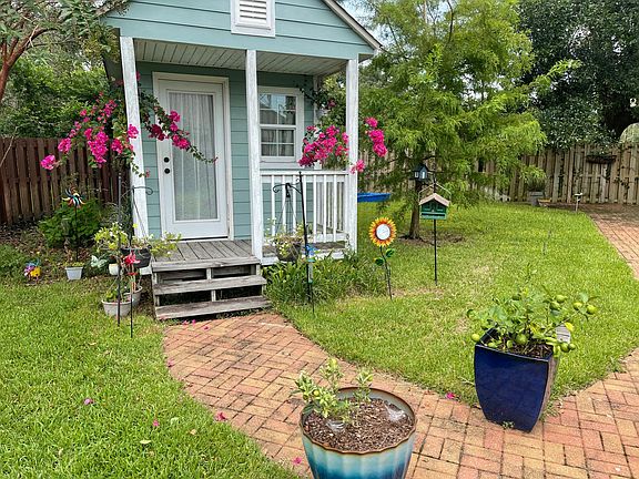 3rd image of 994 Legacy Oaks Dr