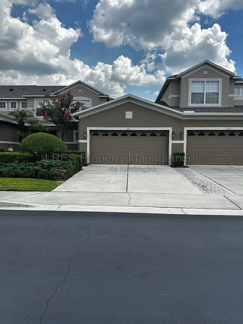 3 bed, 2.5 bath, 1700 sqft, $2,300 — Photo 1