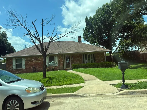 2114 Wellington Dr, Grand Prairie, TX 75051