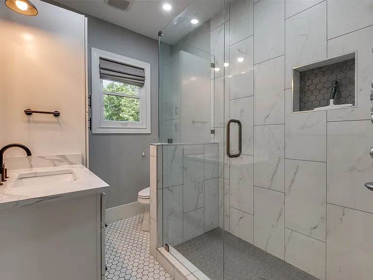 6101 Victor St #B — Photo 9