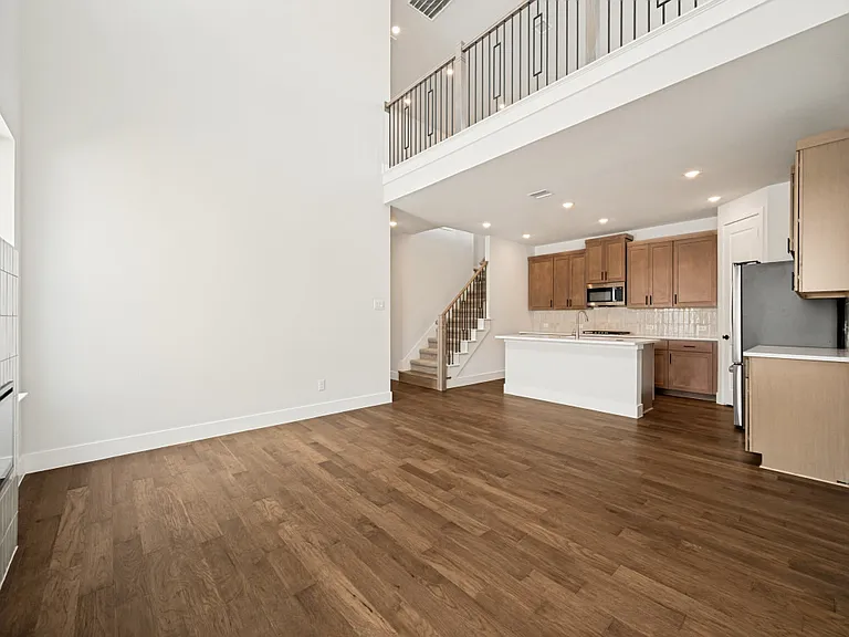 7342 Farley St — Photo 3