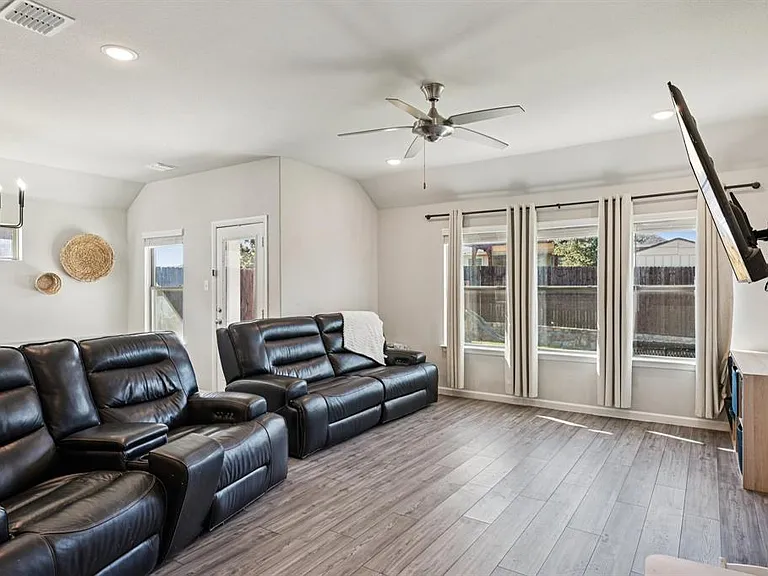 312 Scenic Point Dr — Photo 34