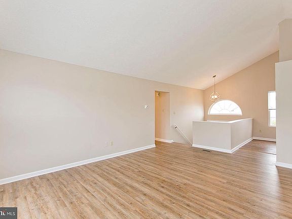 4th image of 107 Slippery Elm Dr