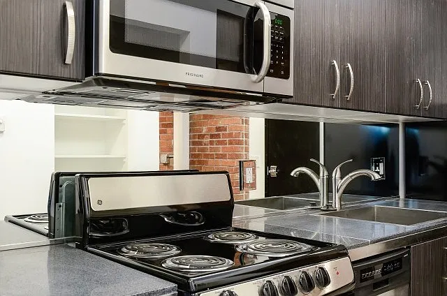 Park Place Apartments | 877 East Park Street — Photo 3
