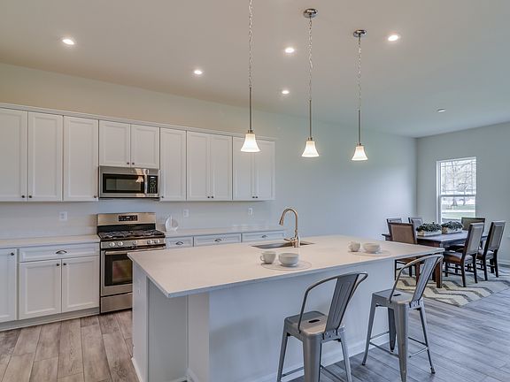 Cozy dining area off kitchen