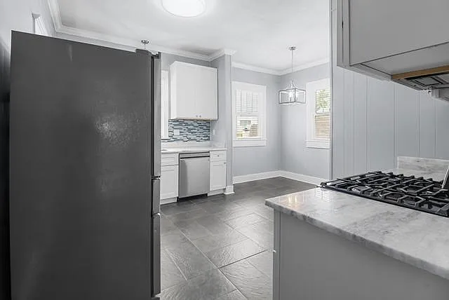 835 S Robertson Ave — Photo 18
