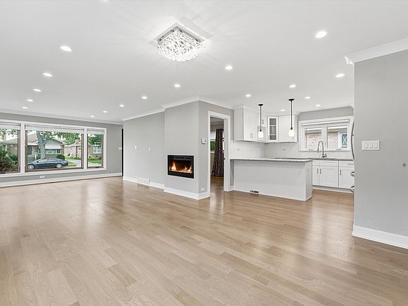 4th image of 4620 N Ozanam Ave