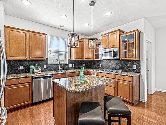 3rd image of 7826 Wahlberg Dr