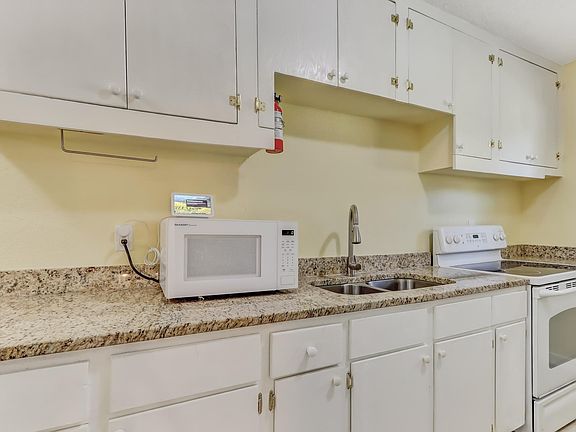 2nd image of 1552 E 11th St #12787956