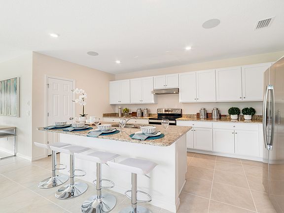 Large island with breakfast bar
