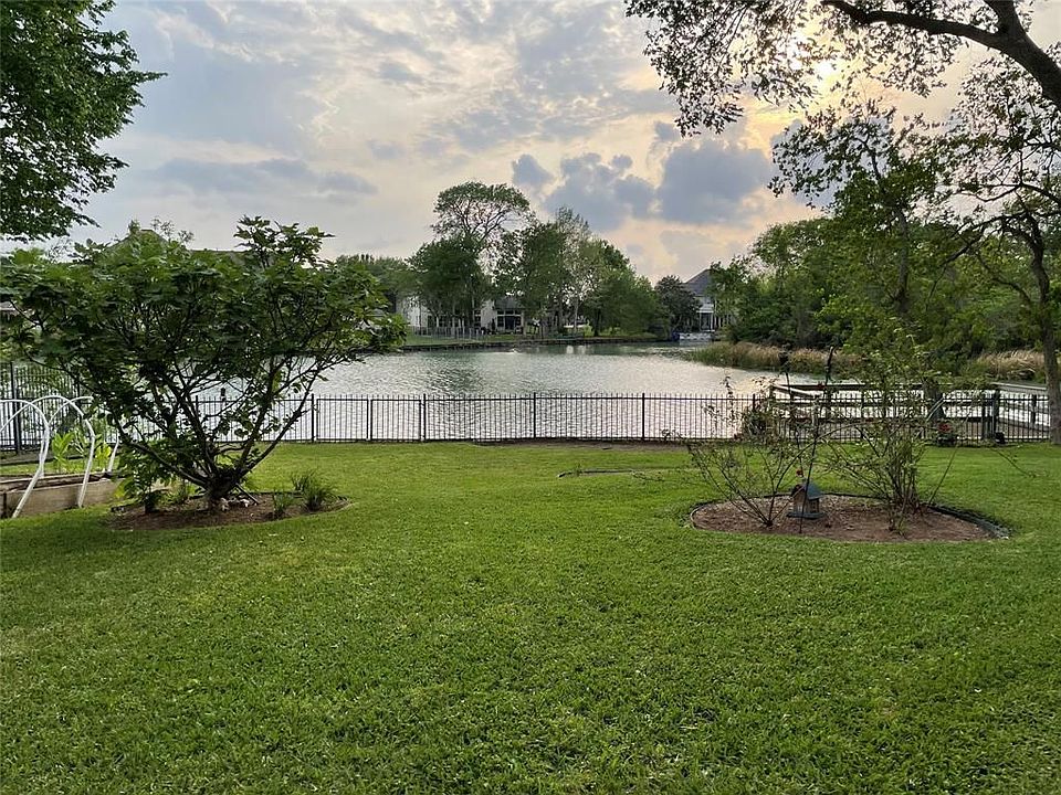 1st image of 52 Palm Blvd