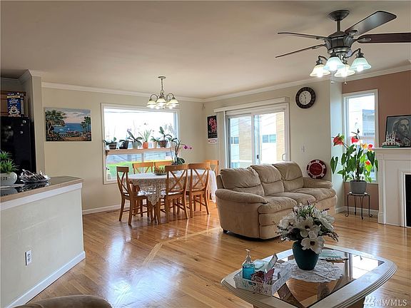 Natural bright through windows!