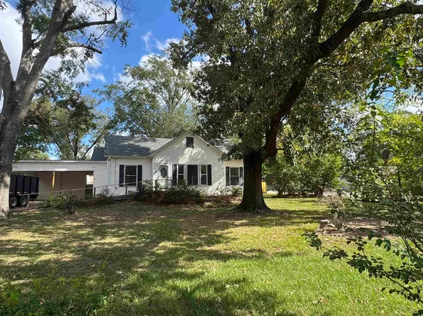1204 Kilgore Dr, Henderson, TX 75652