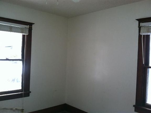 4th image of 302 King St