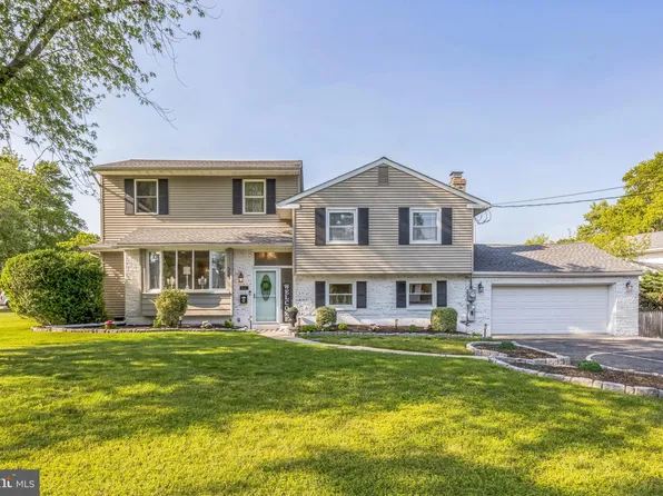 333 Farmdale Rd, Moorestown, NJ 08057