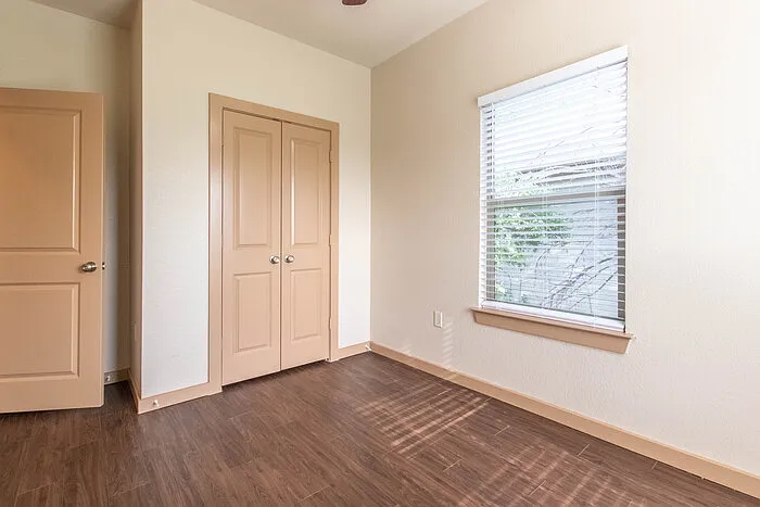 621 Bernard St #12 — Photo 13