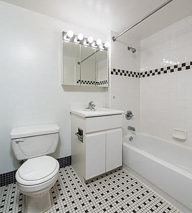 4th image of 225 E 6th St APT 1g