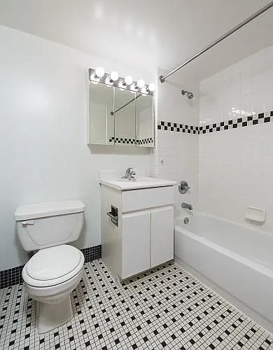 225 E 6th St #1G — Photo 4