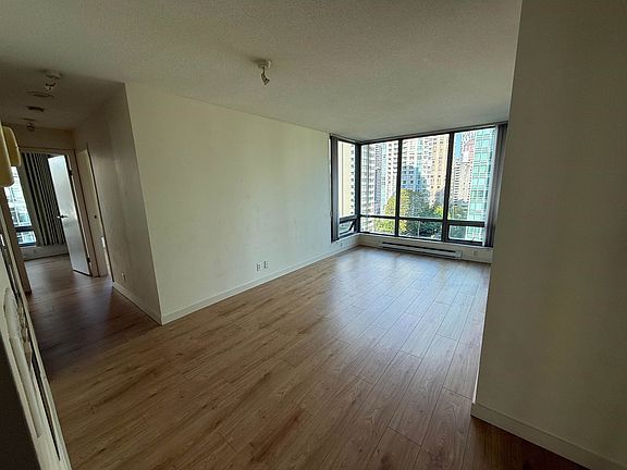 3rd image of 1200 Georgia St W #1108