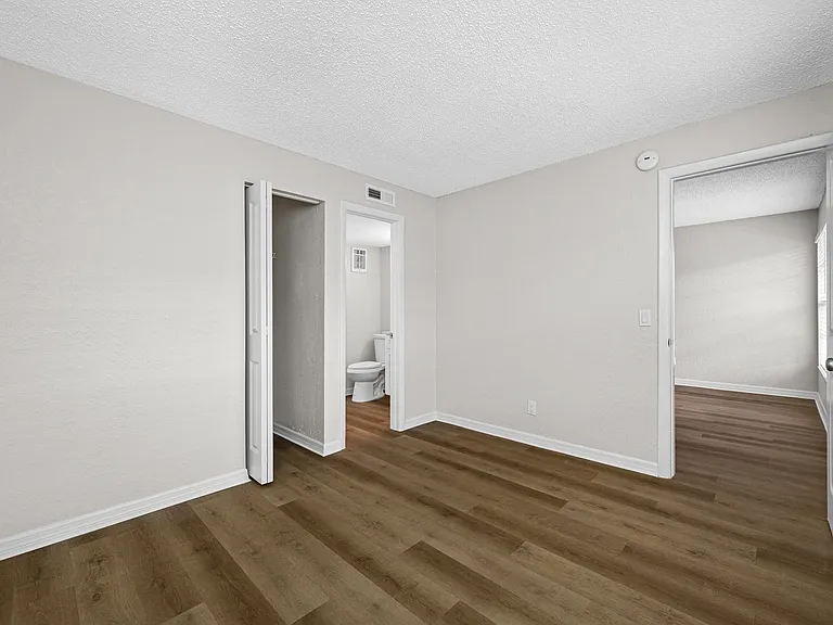 KC Flats Apartments — Photo 91