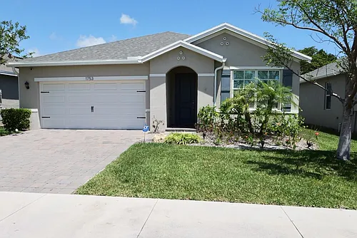 1753 NE White Pine Ter Photo 1