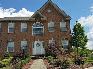 319 Diamond Dr, Coraopolis, PA 15108