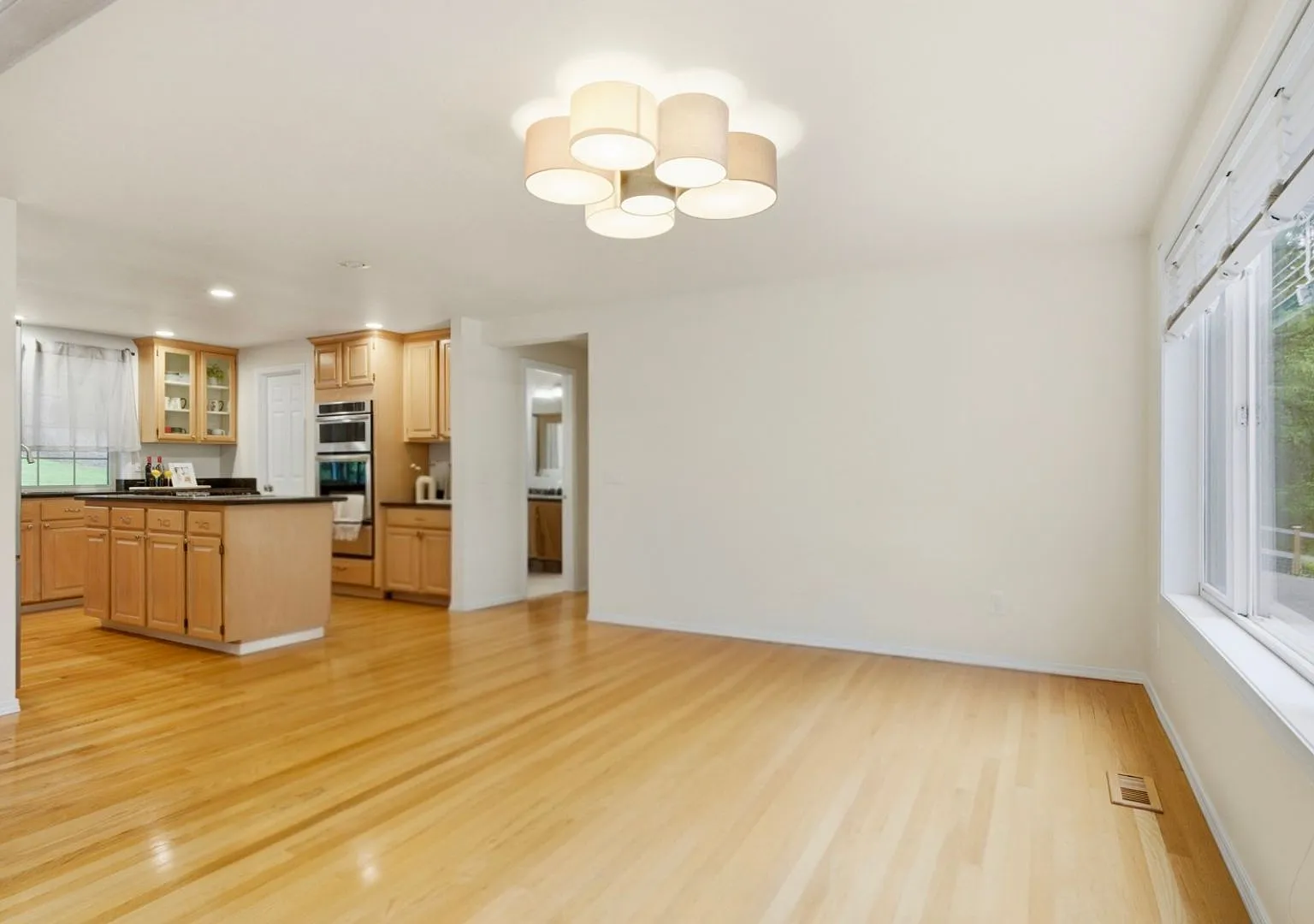 Redmond Union Hill 4BD, 3BA Rental — Photo 4