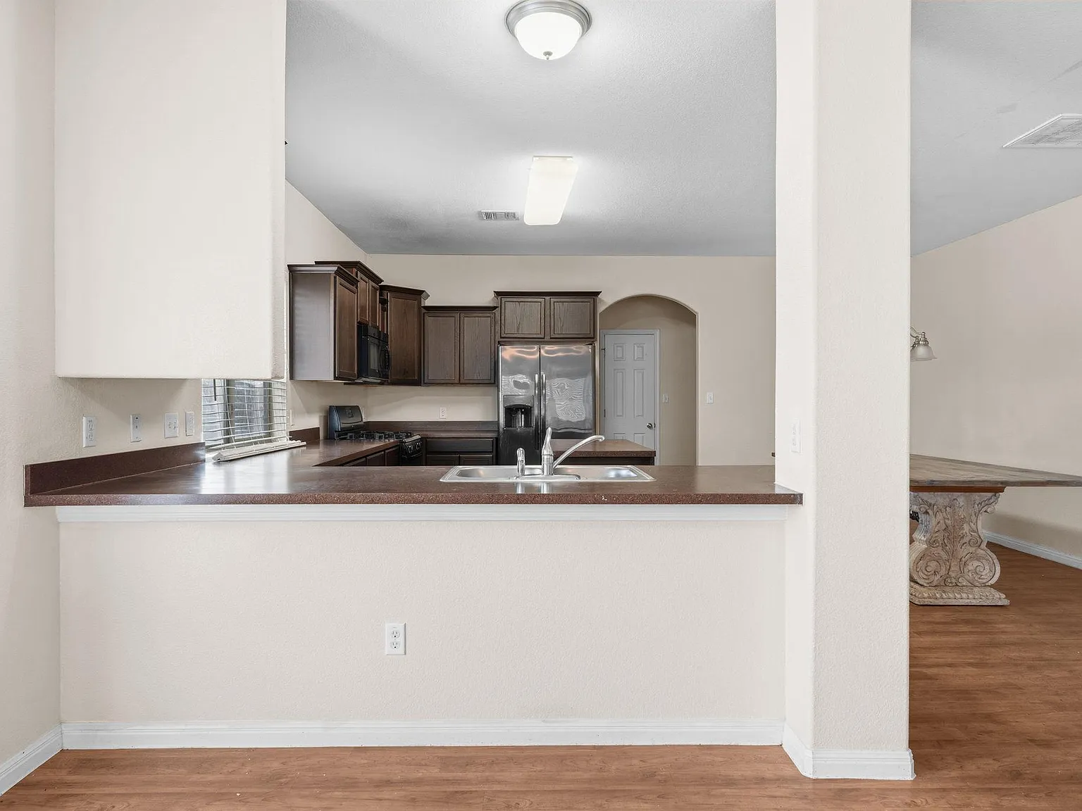 3 bed, 2.0 bath, 1996 sqft, $1,900 — Photo 4