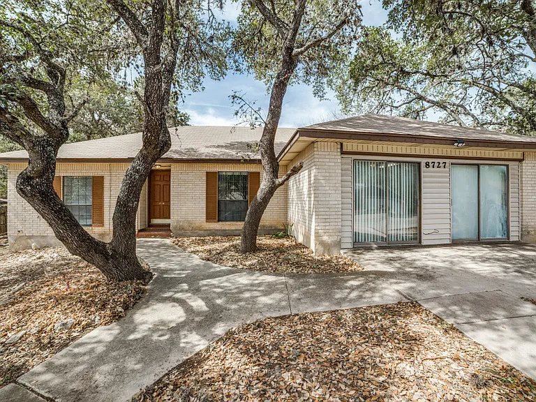 8727 Timberwilde St — Photo 1